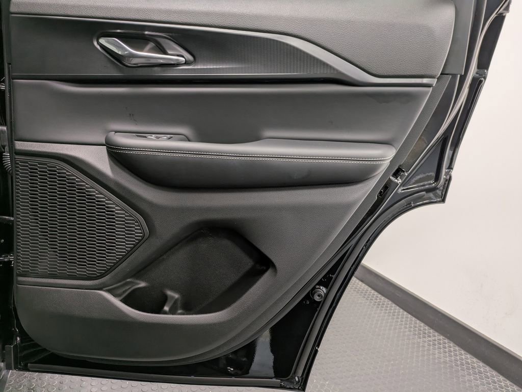 Used 2025 Jeep Grand Cherokee Altitude image 25