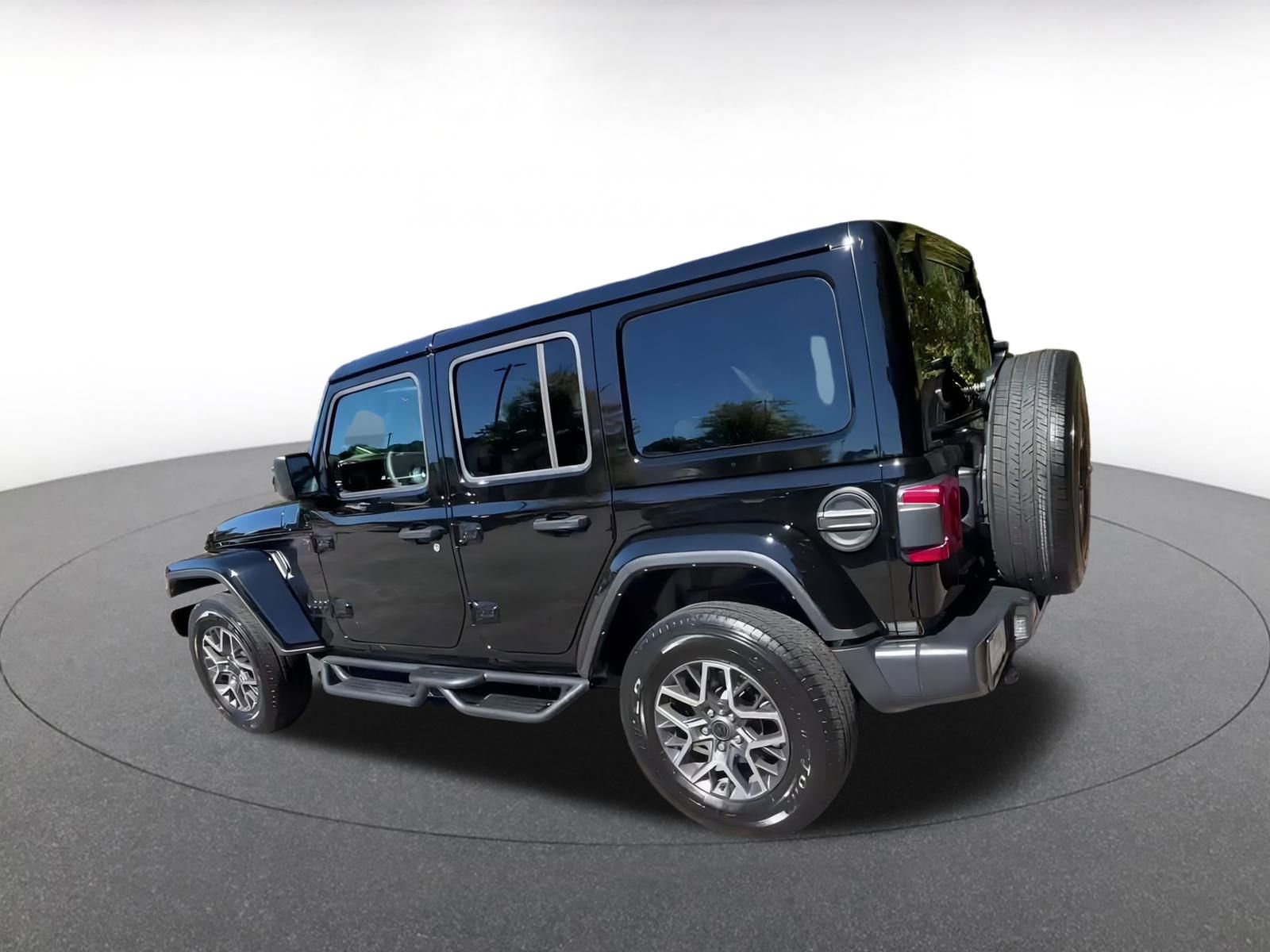 Used 2025 Jeep Wrangler Sahara image 10