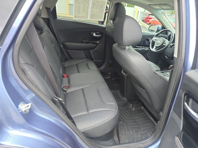 Used 2022 Kia Niro EX Premium FWD image 30