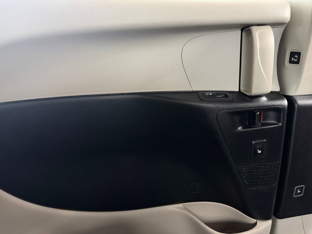 Used 2021 Chrysler Pacifica Touring-L w/ Uconnect Theater Family Group FWD image 43