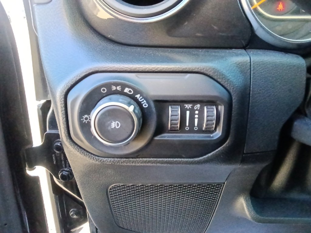 Used 2021 Jeep Wrangler Unlimited Sport w/ Technology Group image 16