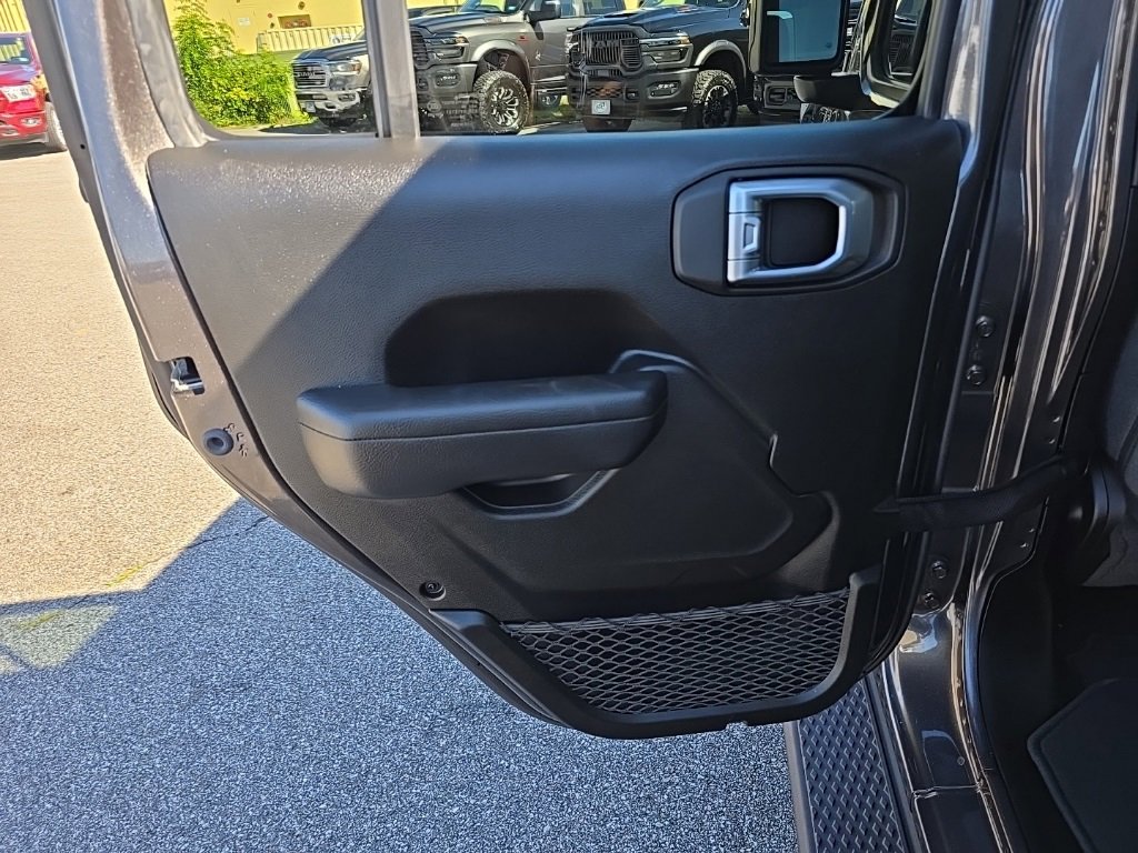 Certified 2024 Jeep Gladiator Sport image 15