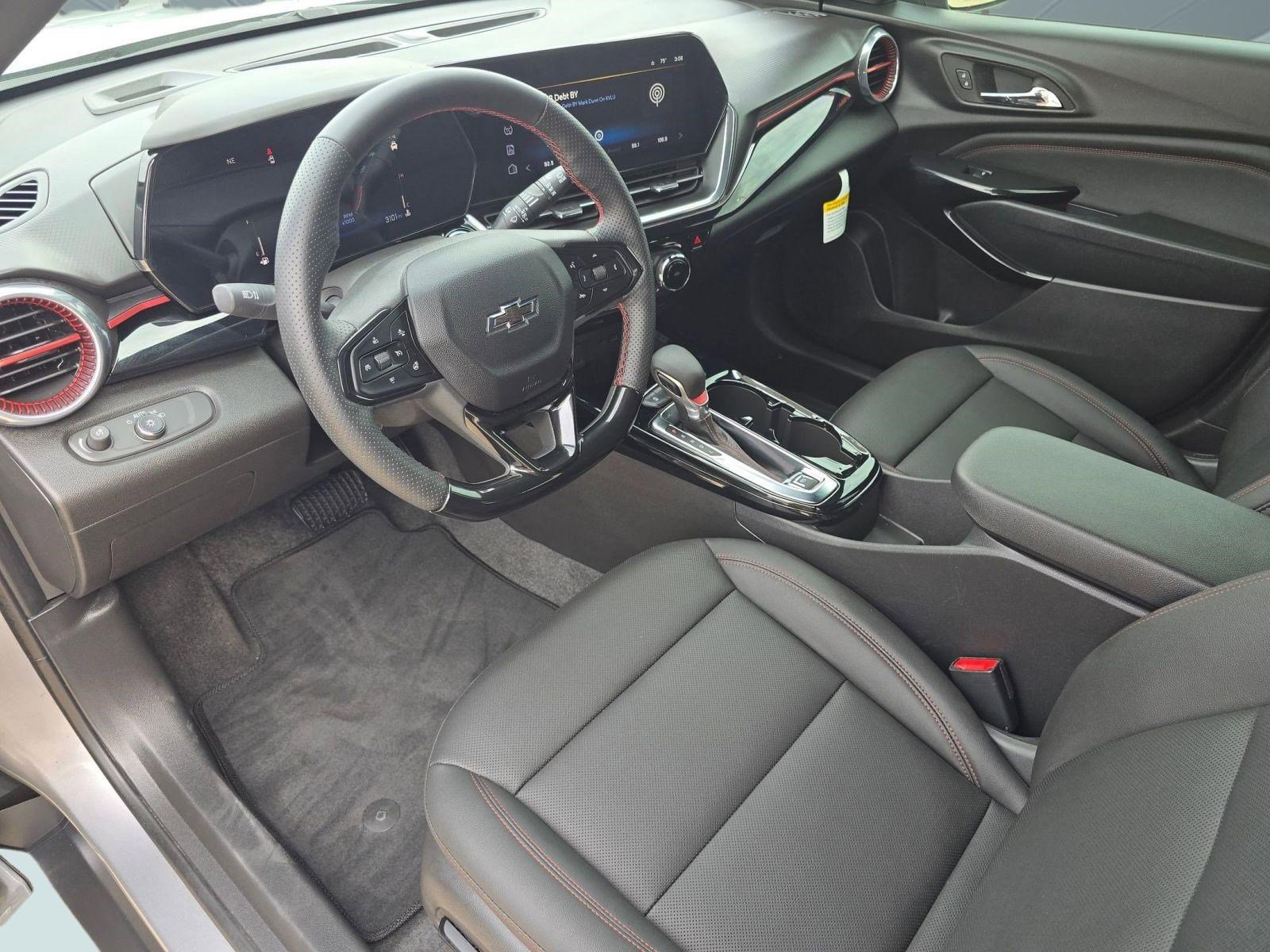 Used 2025 Chevrolet Trax RS w/ Driver Confidence Package image 4