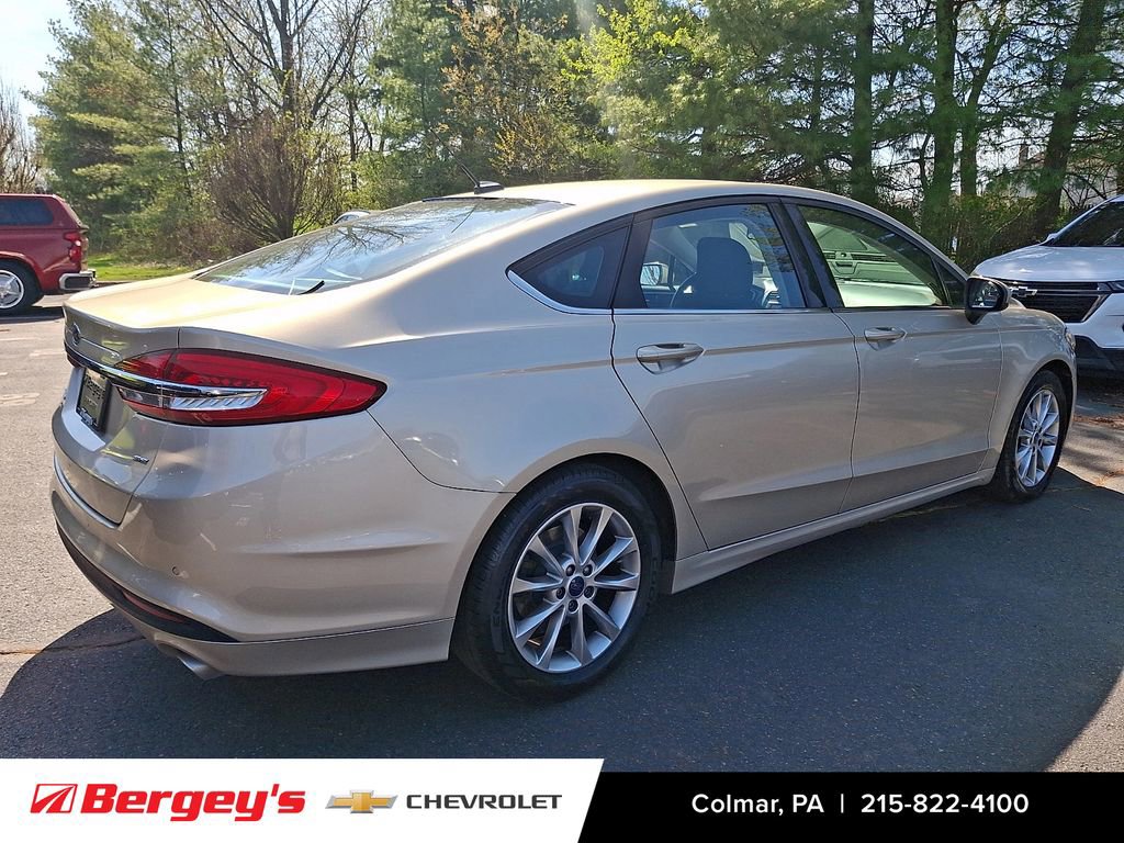 Used 2017 Ford Fusion SE w/ Fusion SE Technology Package FWD image 5