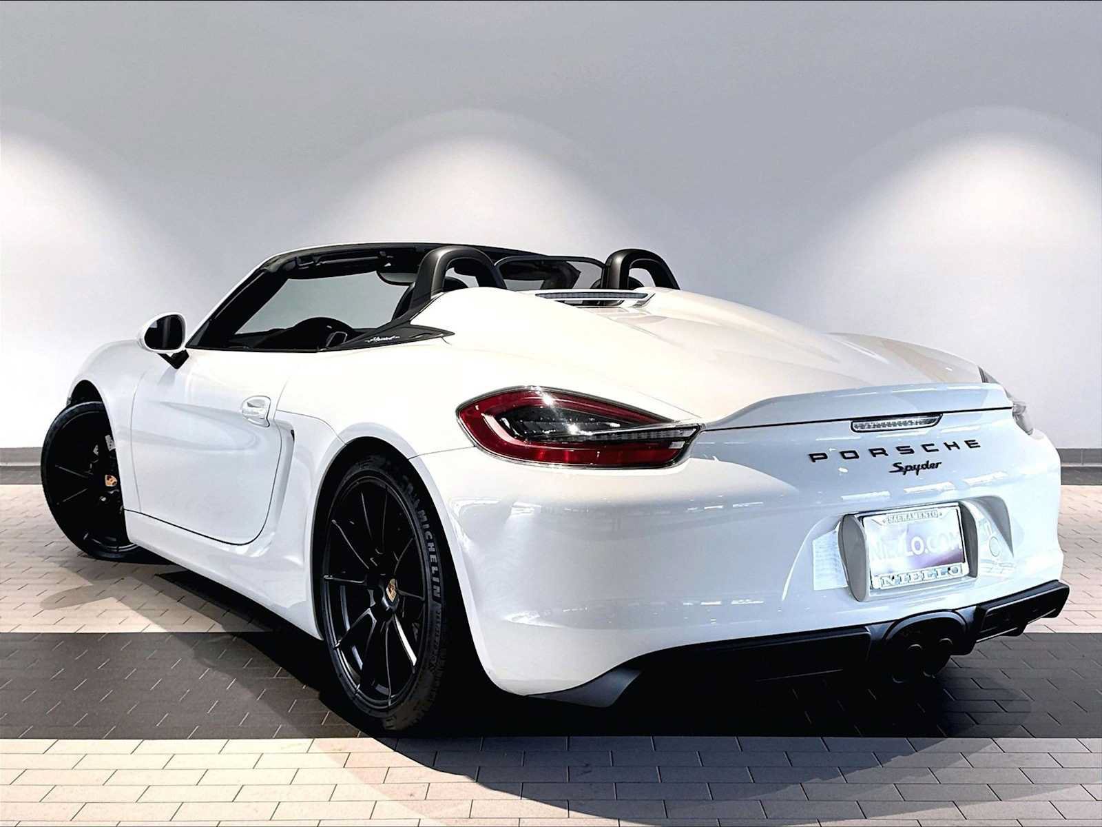 Used 2016 Porsche Boxster Spyder RWD image 3