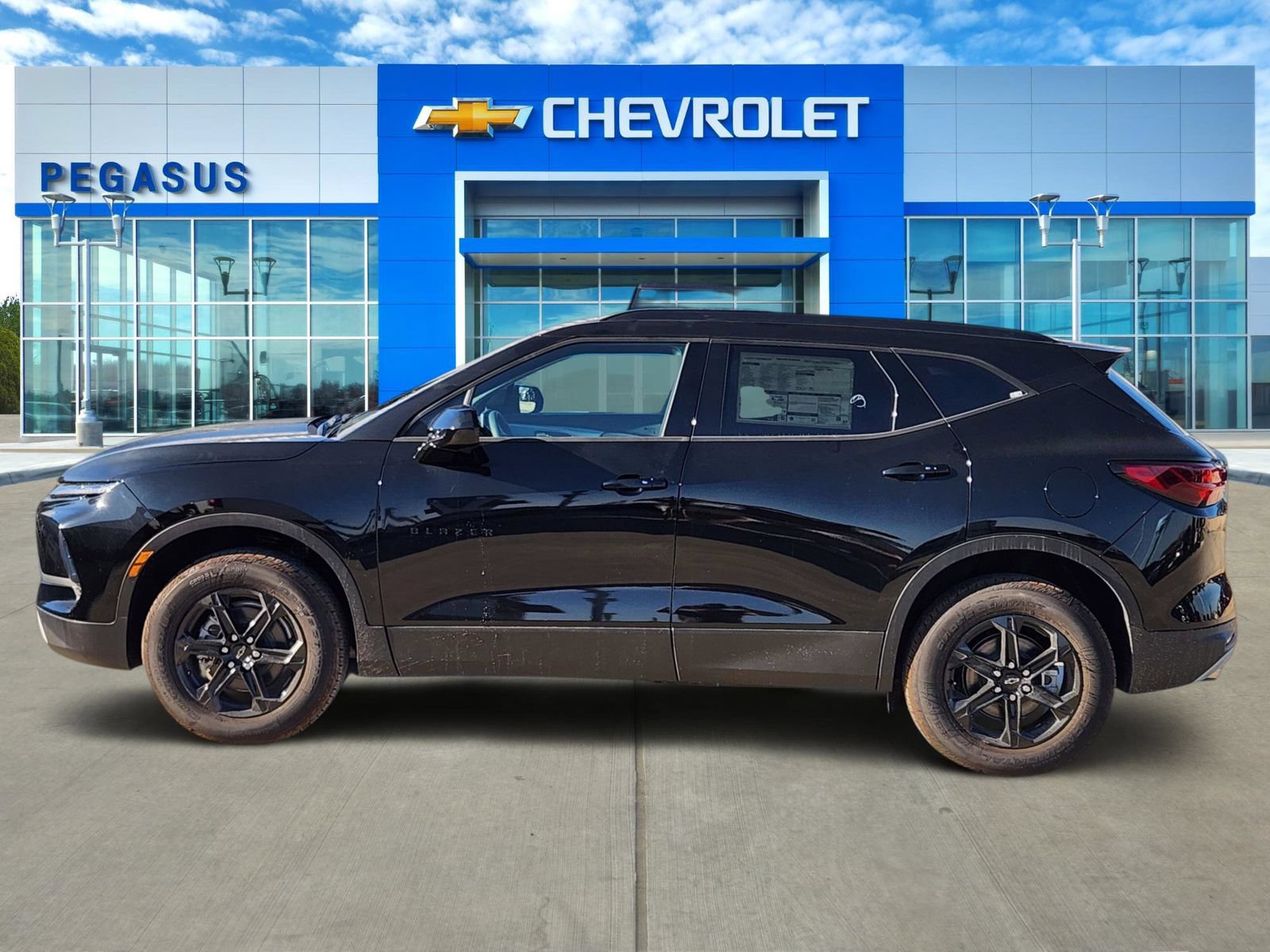 New 2026 Chevrolet Blazer LT w/ Midnight/Sport Edition FWD image 3