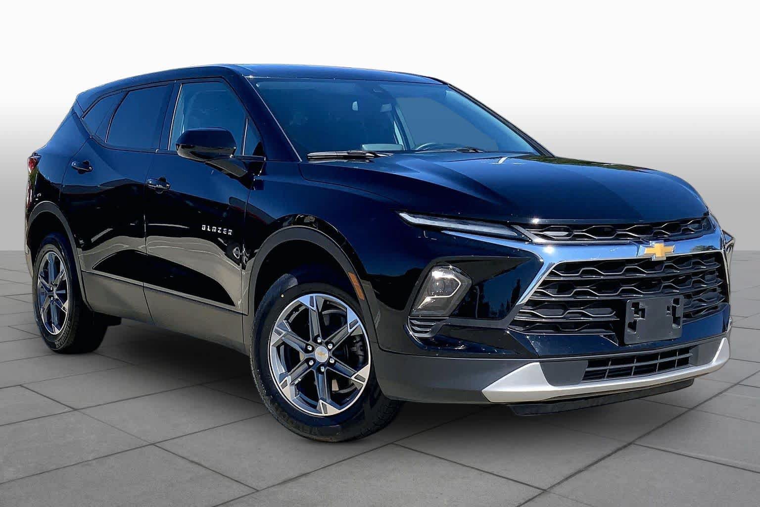 Used 2025 Chevrolet Blazer LT FWD image 3