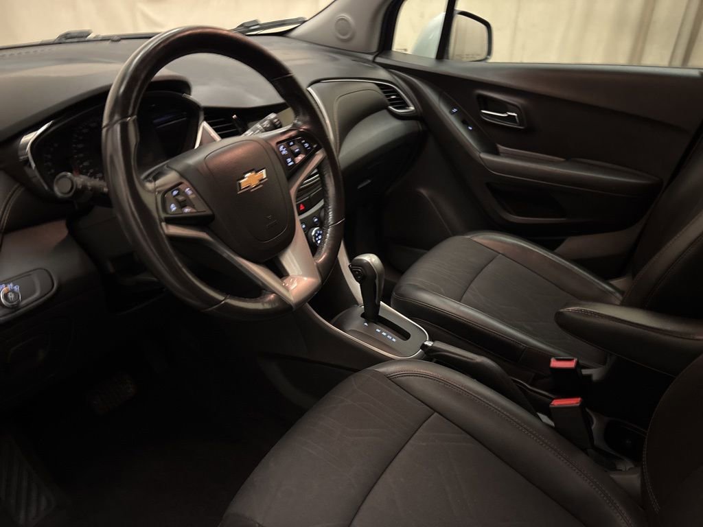 Used 2018 Chevrolet Trax LT w/ LT Convenience Package image 17