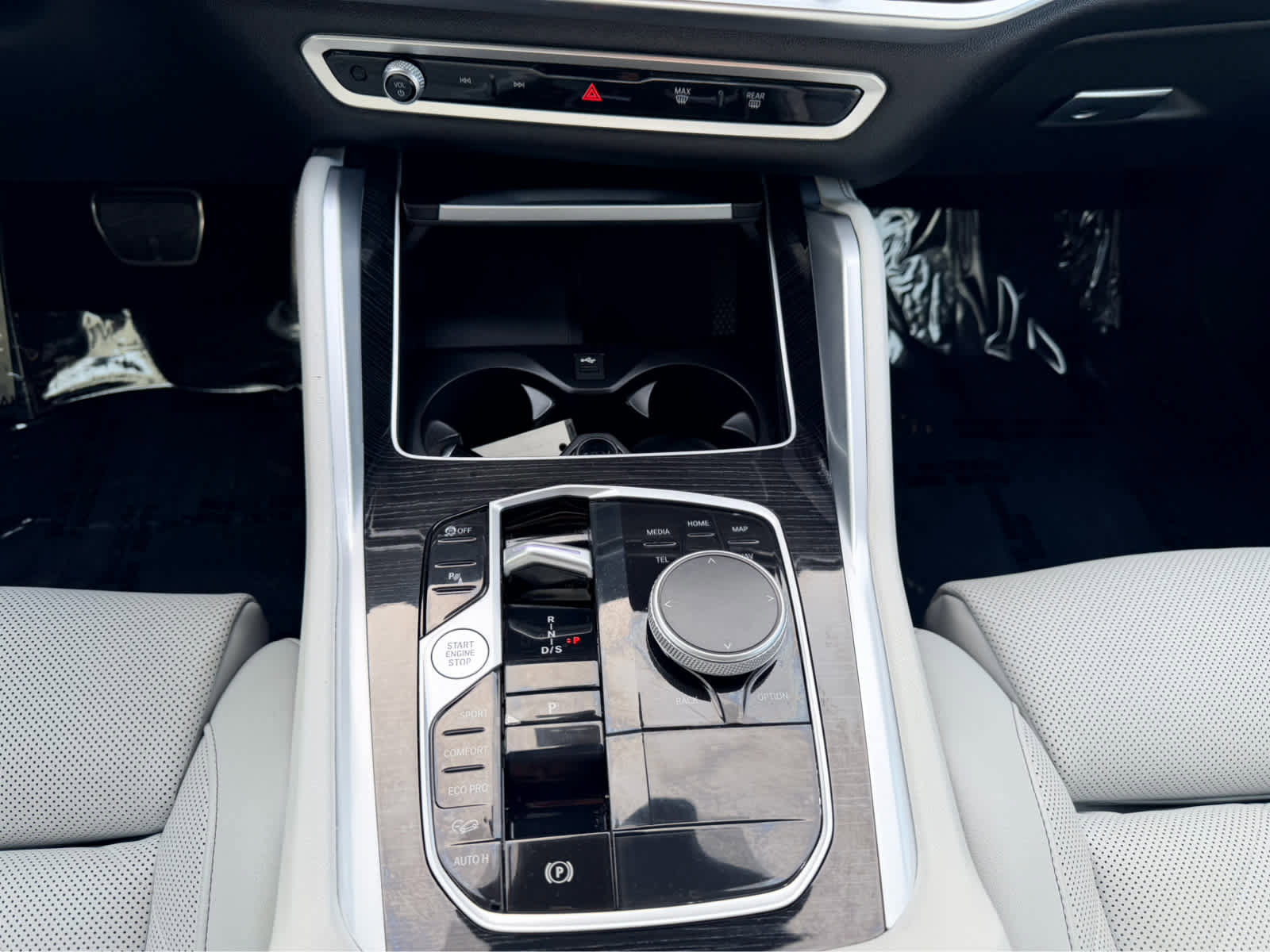 Used 2024 BMW X6 xDrive40i w/ Parking Assistance Package image 16