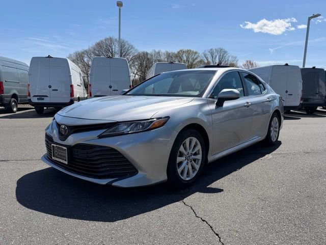 Used 2018 Toyota Camry LE FWD image 3
