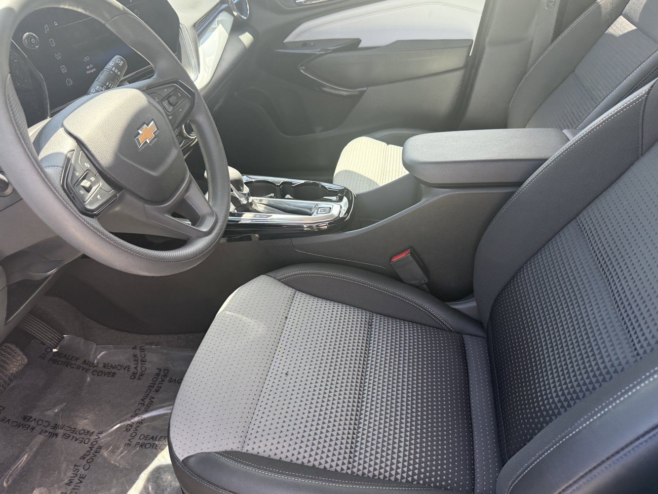 Used 2025 Chevrolet Trax LT FWD image 11