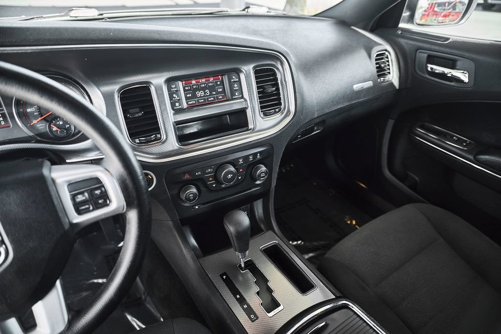 Used 2013 Dodge Charger SE RWD image 25