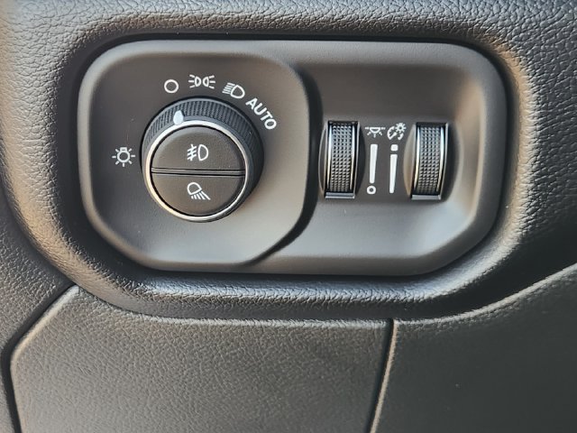 Used 2026 RAM 3500 Laramie AWD/4WD image 21