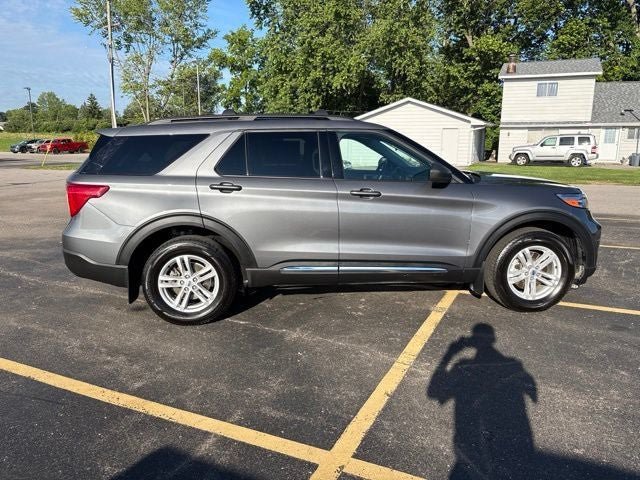 Used 2024 Ford Explorer XLT w/ Equipment Group 202A AWD/4WD image 2
