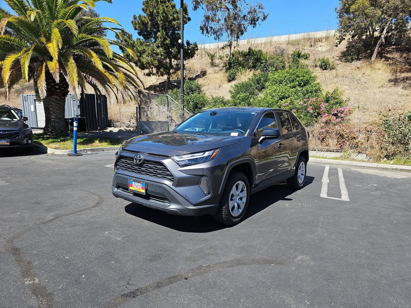 Used 2023 Toyota RAV4 LE AWD/4WD image 3
