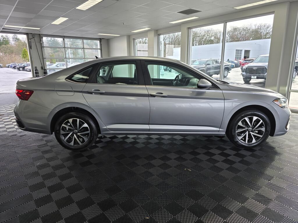 Used 2024 Volkswagen Jetta S image 3