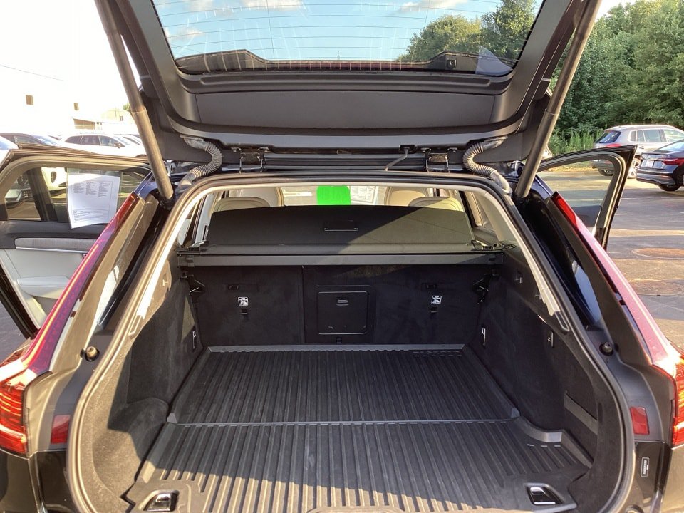 Certified 2023 Volvo V90 B6 Cross Country Plus AWD/4WD image 19