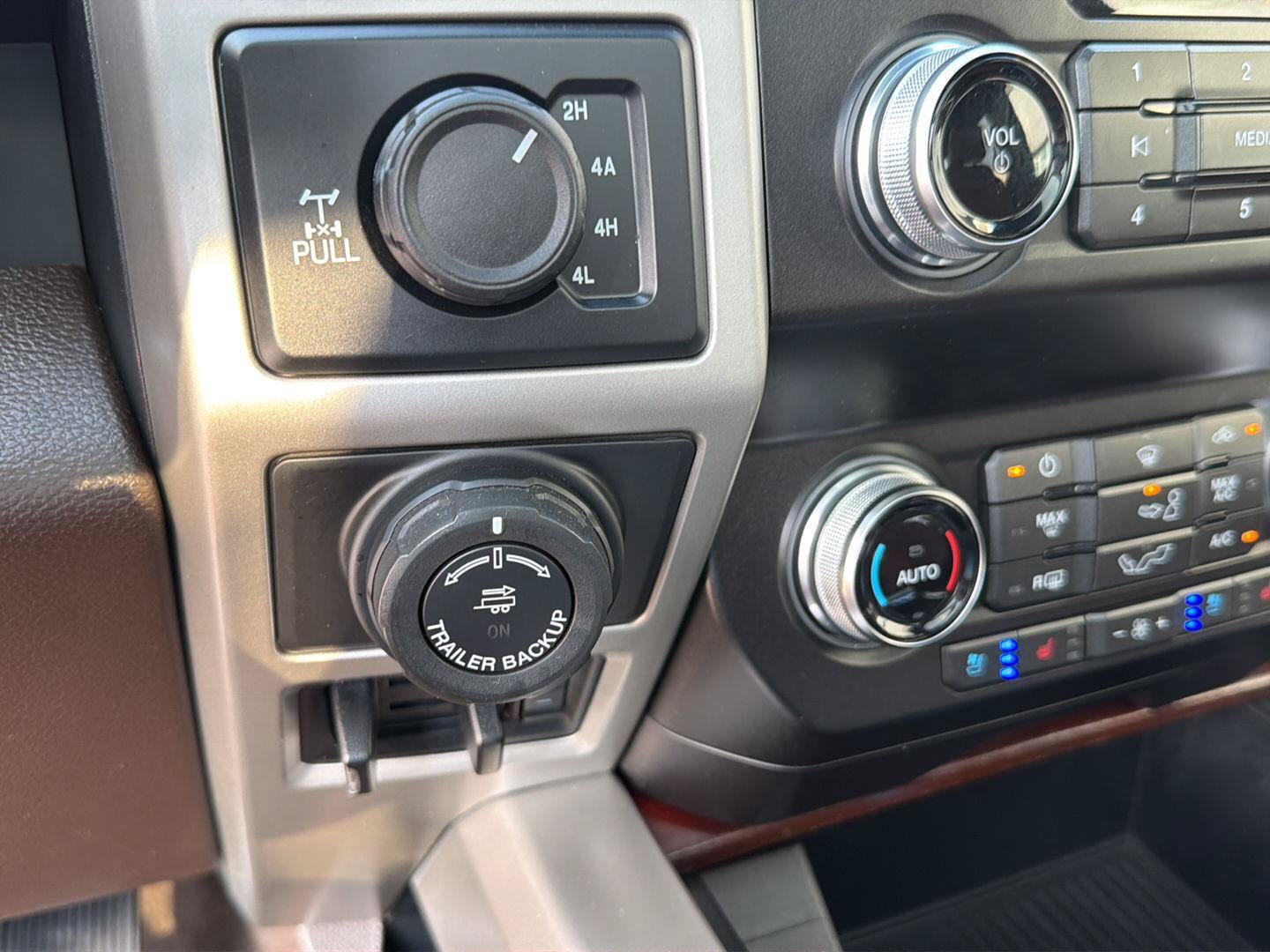 Used 2019 Ford F150 King Ranch w/ Equipment Group 601A Luxury AWD/4WD image 28