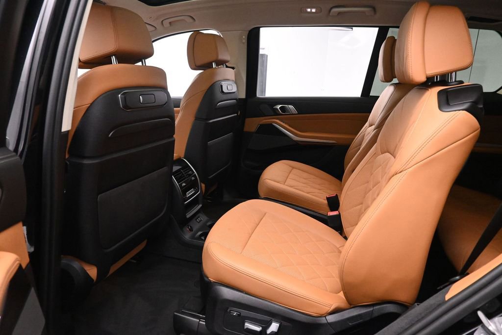 Used 2024 BMW X7 xDrive40i w/ Executive Package AWD/4WD image 18