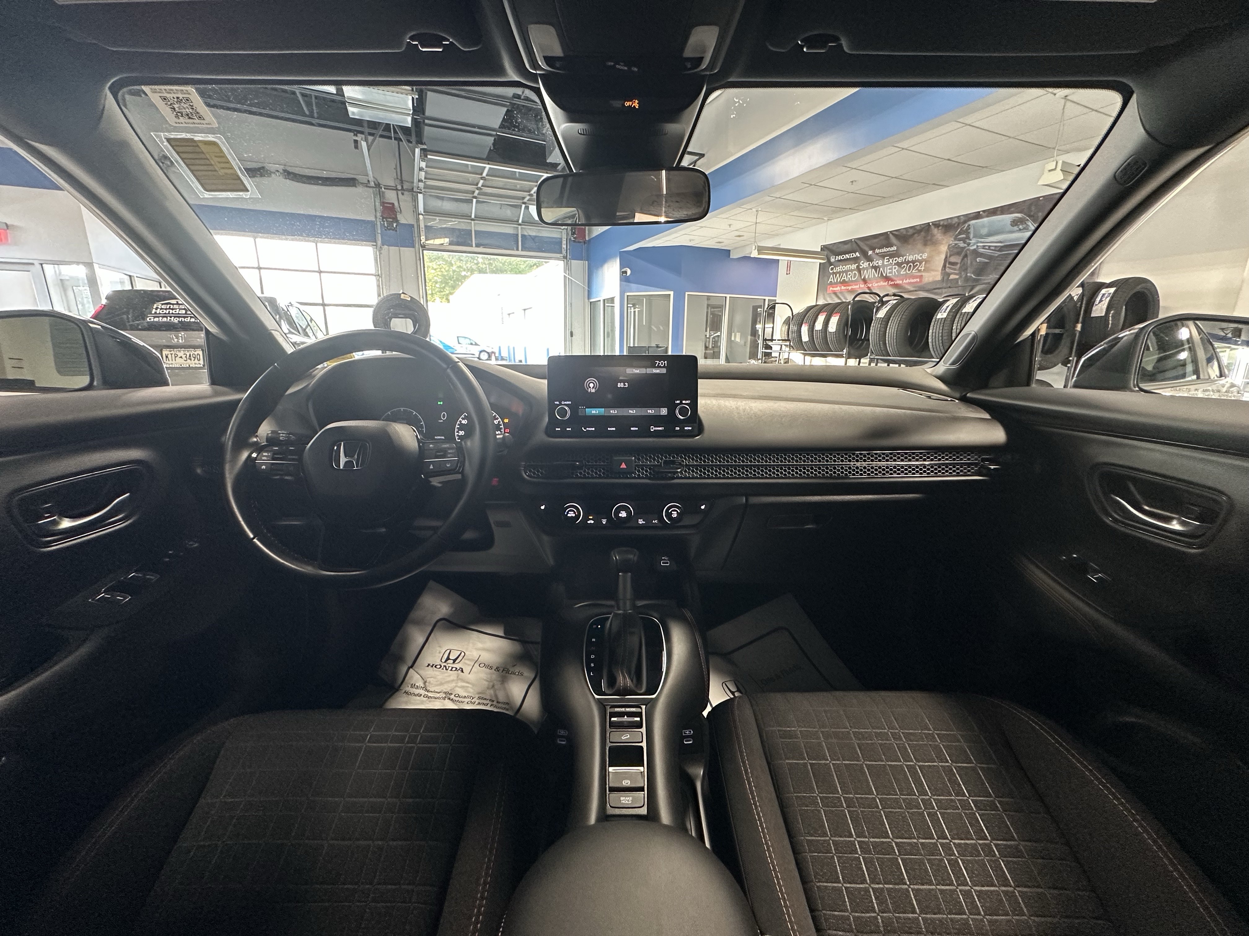 Used 2025 Honda HR-V Sport image 2
