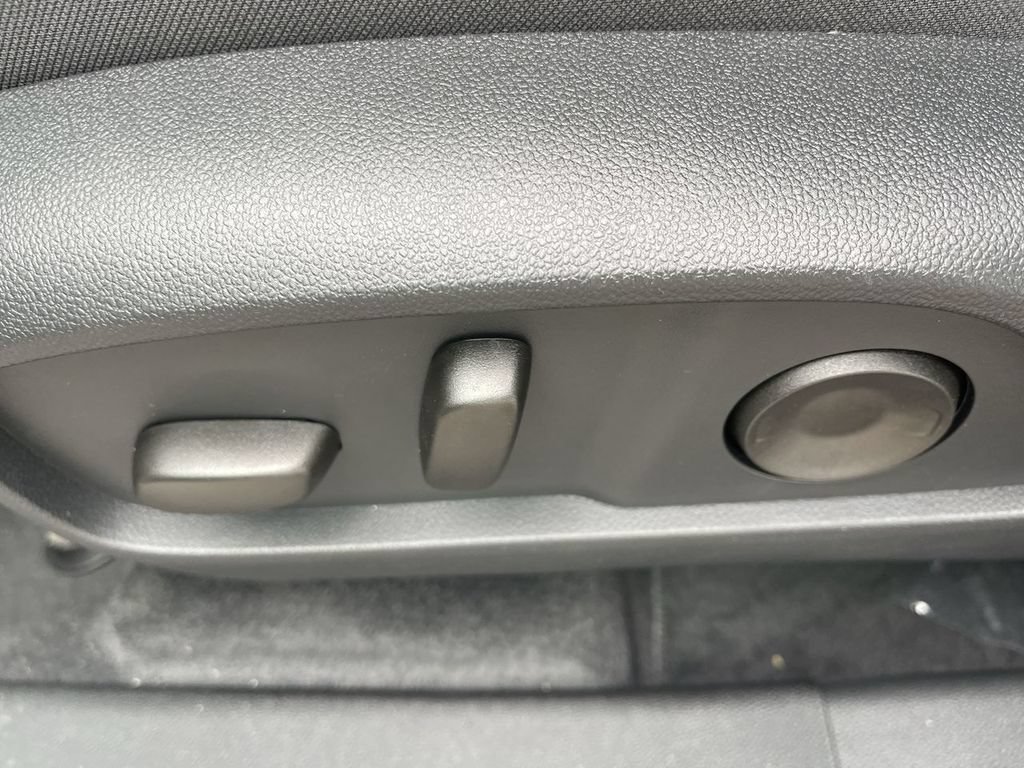 New 2027 Chevrolet Equinox LT w/ Convenience Package II AWD/4WD image 12
