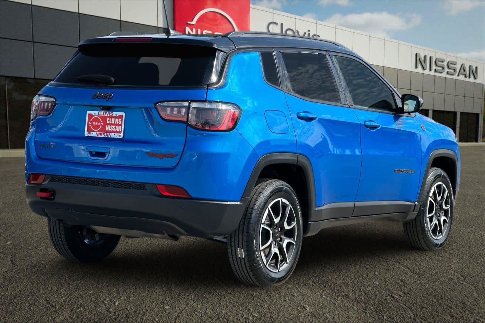 Used 2024 Jeep Compass Trailhawk AWD/4WD image 3