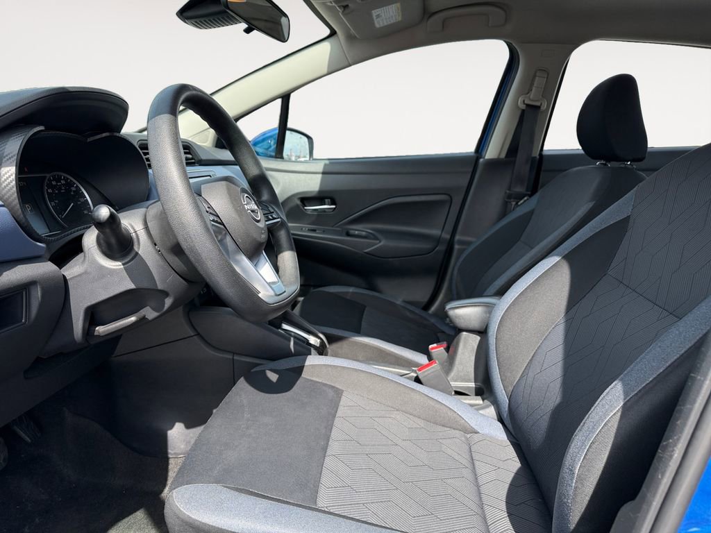 Used 2023 Nissan Versa SV image 9