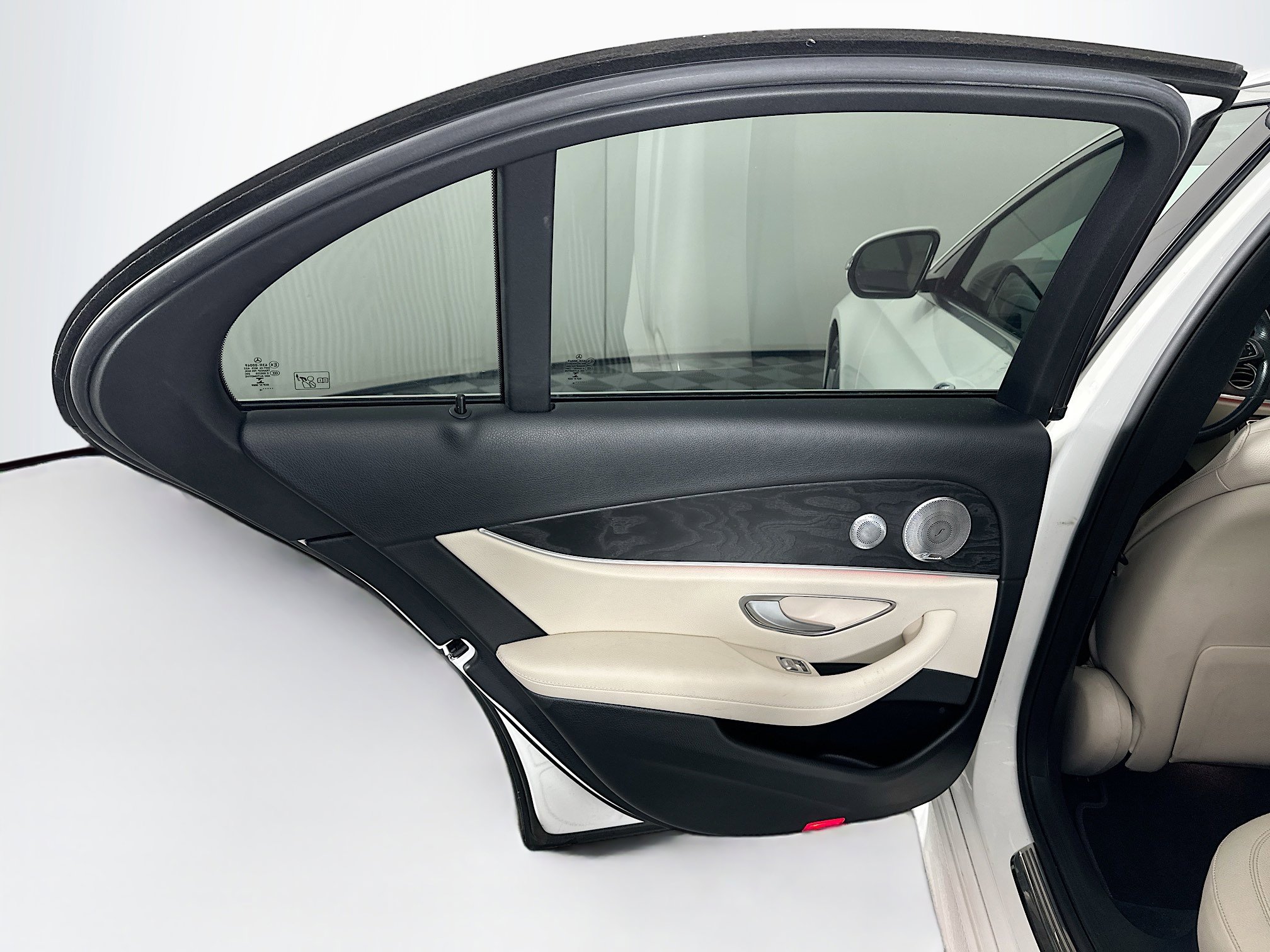 Used 2018 Mercedes-Benz E 300 image 27