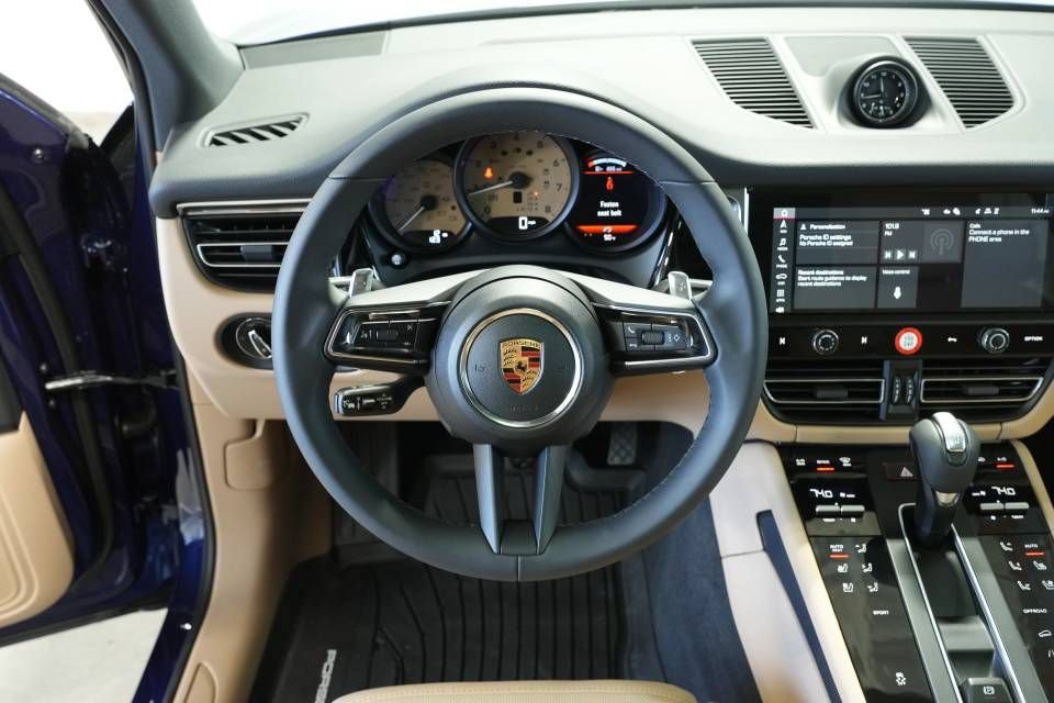 Certified 2026 Porsche Macan AWD/4WD image 13