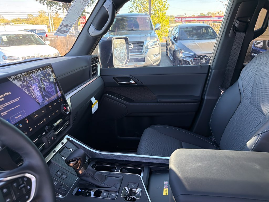 Used 2026 Lexus GX 550 w/ Cold Area Package AWD/4WD image 32