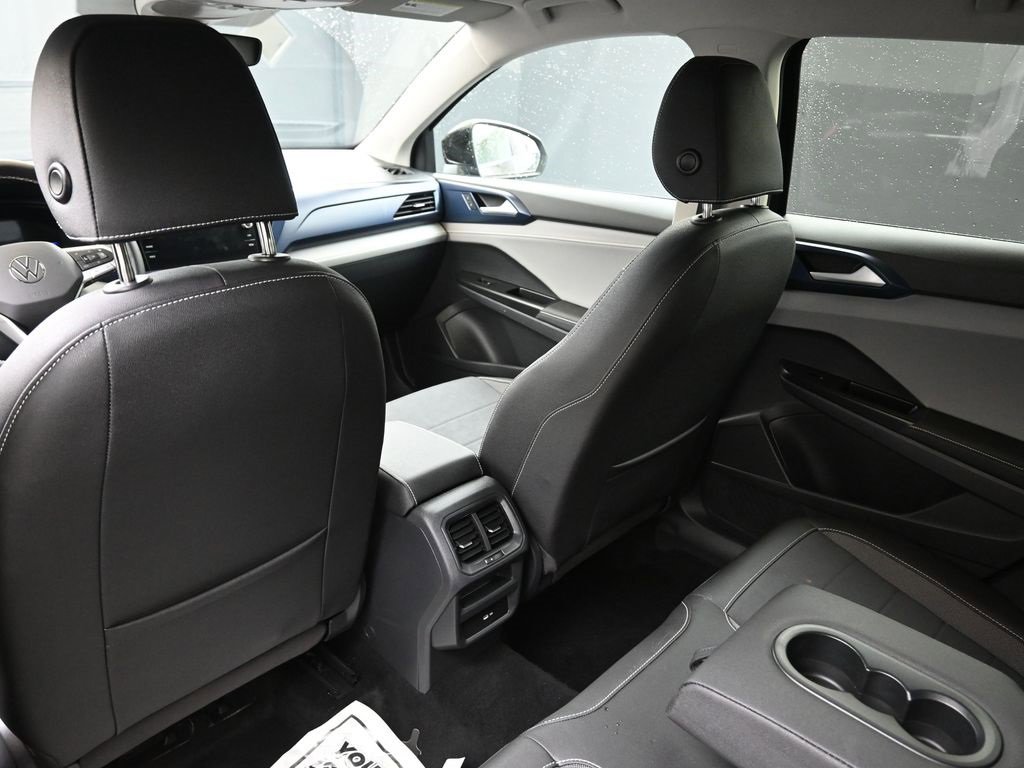 Certified 2024 Volkswagen Taos SE image 19