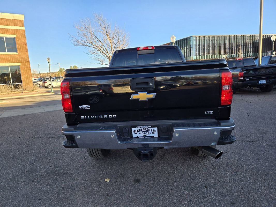 Used 2015 Chevrolet Silverado 2500 LTZ w/ LTZ Plus Package image 8
