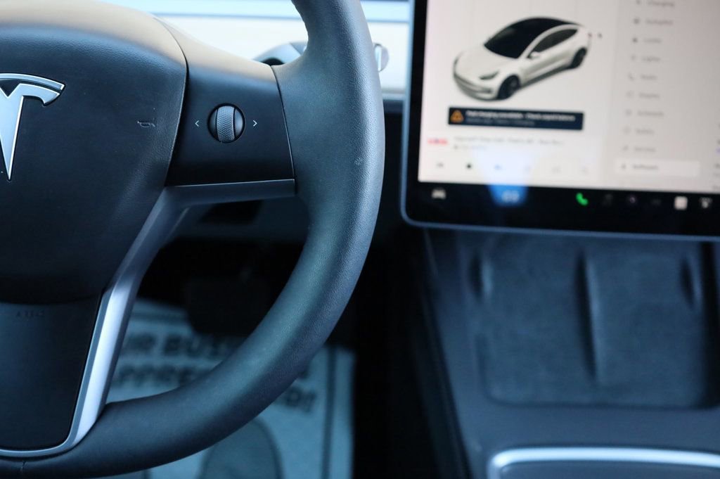 Used 2021 Tesla Model 3 Standard Range Plus image 30