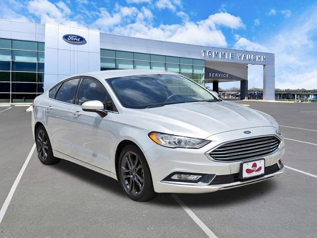 Used 2018 Ford Fusion SE w/ Equipment Group 201A FWD image 6