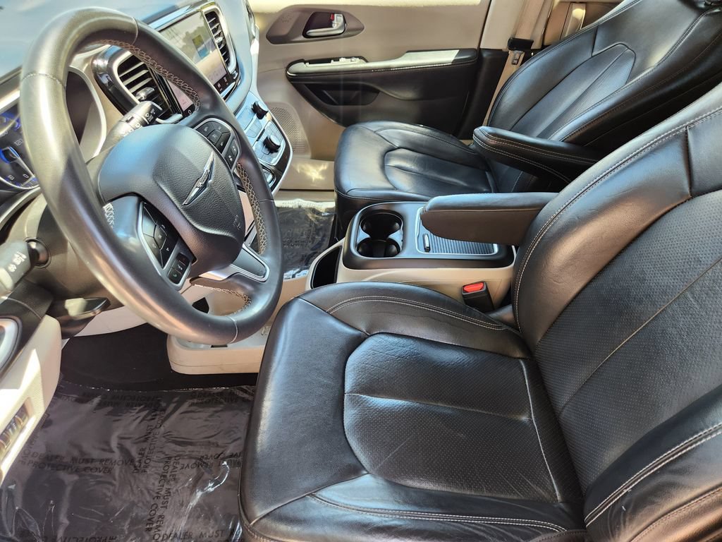Used 2022 Chrysler Pacifica Touring-L FWD image 4