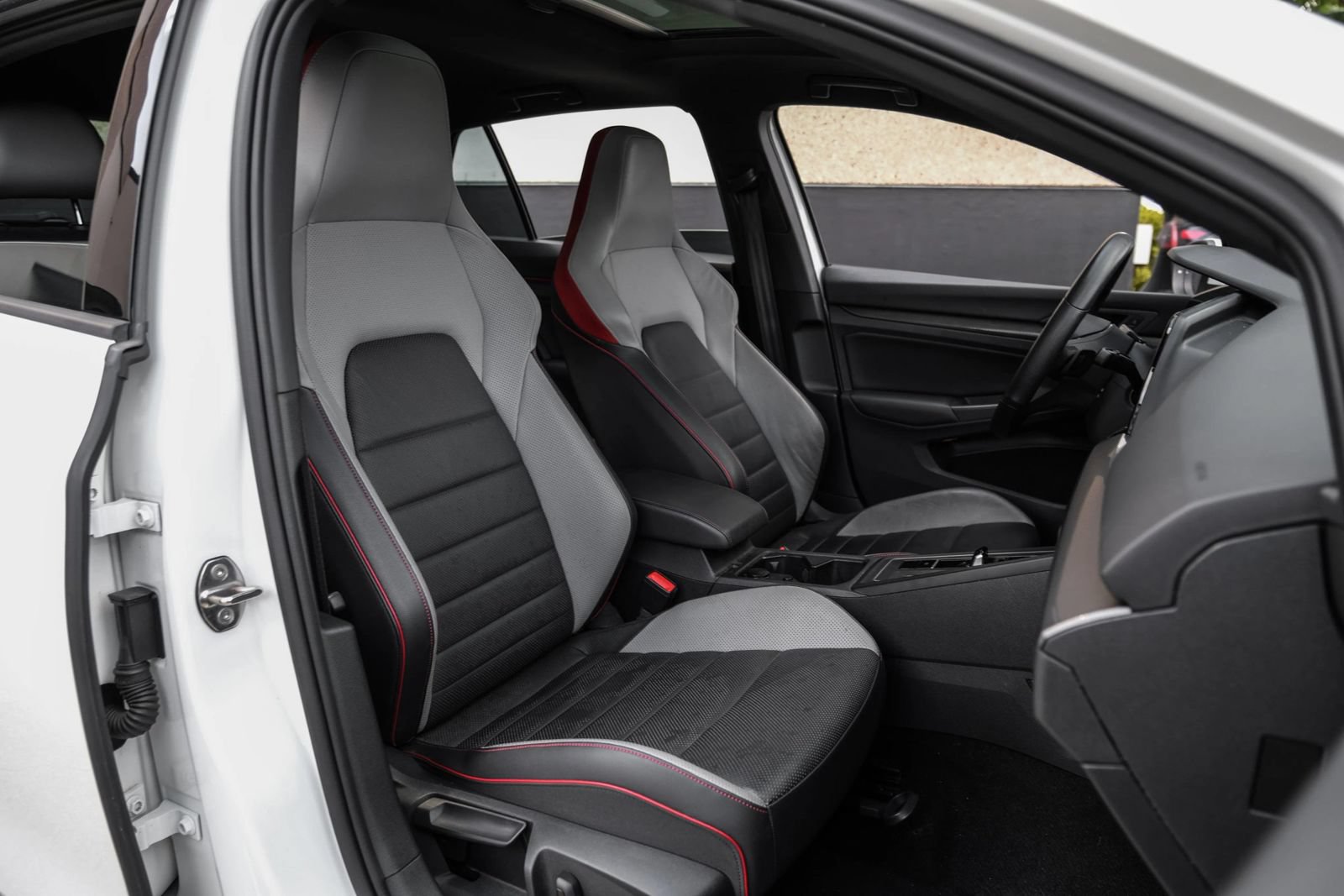 Used 2022 Volkswagen GTI Autobahn FWD image 33