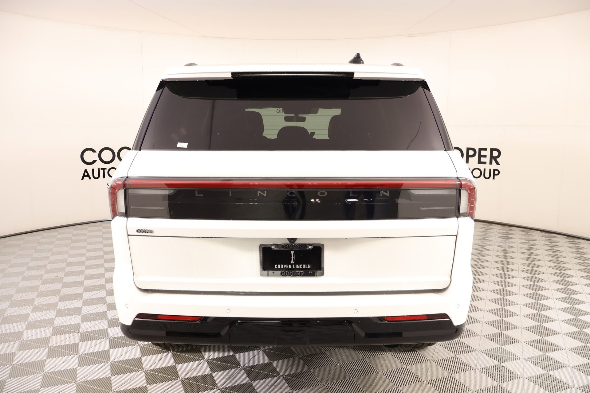 New 2026 Lincoln Navigator Reserve w/ Jet Appearance Package image 23