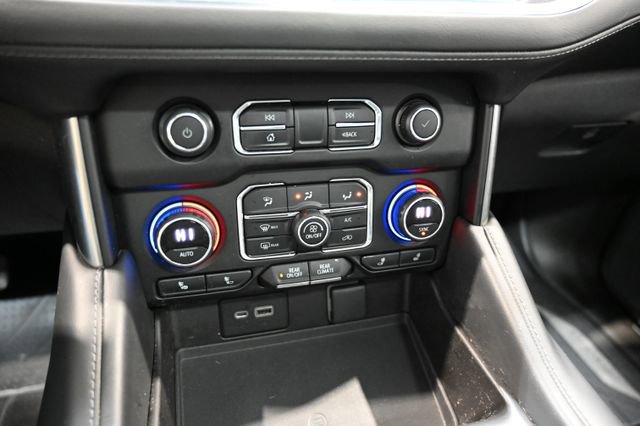 Used 2021 Chevrolet Suburban Z71 w/ Luxury Package image 18