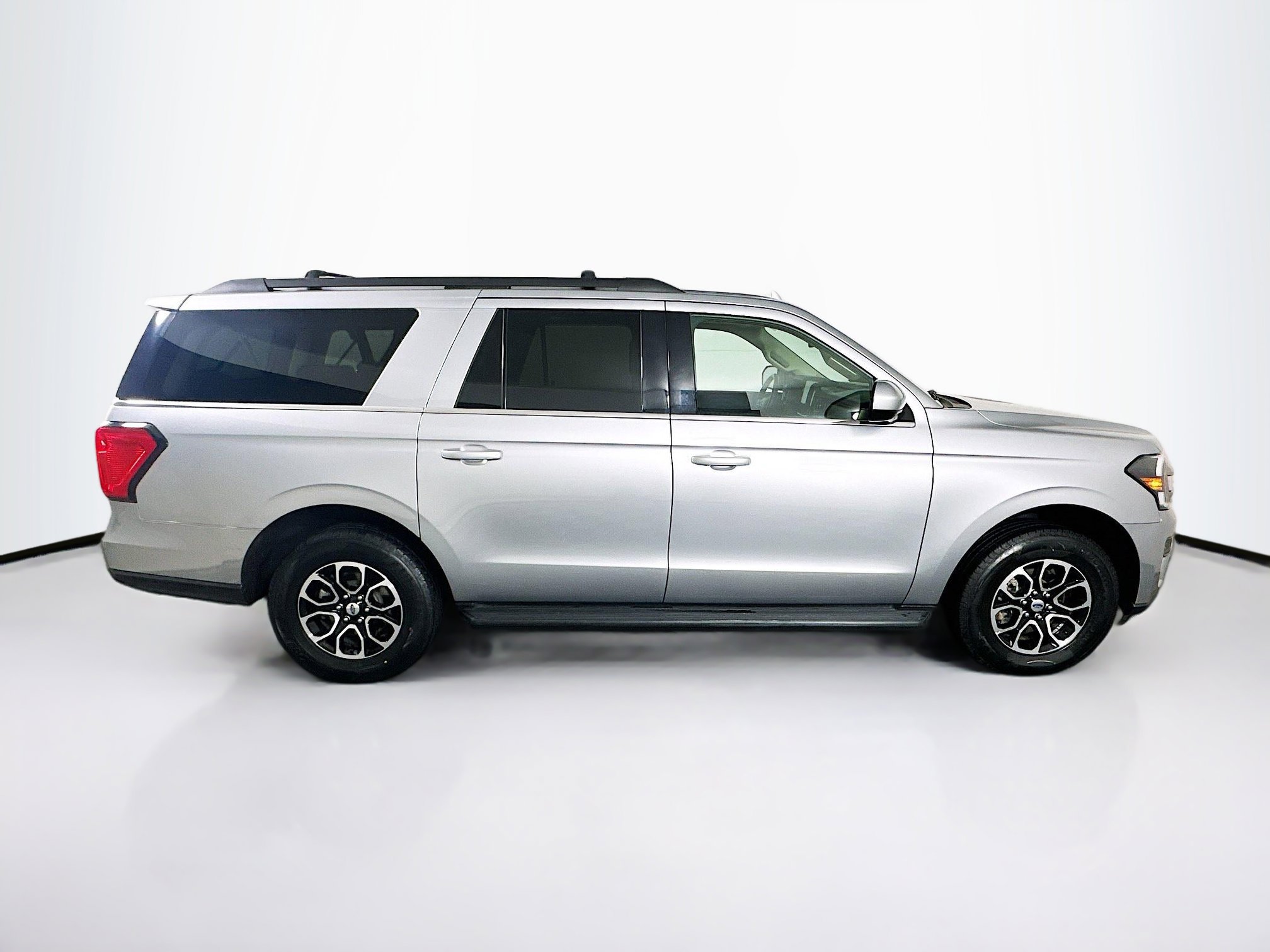 Used 2024 Ford Expedition Max XLT image 10
