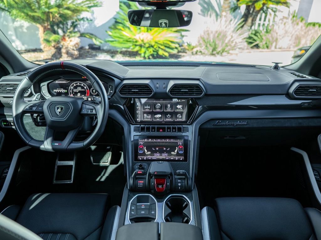 Used 2023 Lamborghini Urus Performante AWD/4WD image 7
