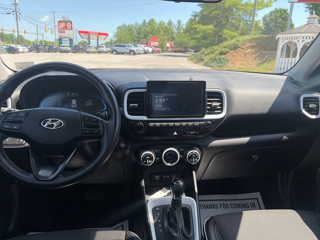 Used 2025 Hyundai Venue Limited FWD image 13