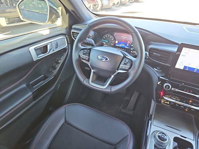 Used 2024 Ford Explorer ST-Line w/ Class IV Trailer Tow Package RWD image 9