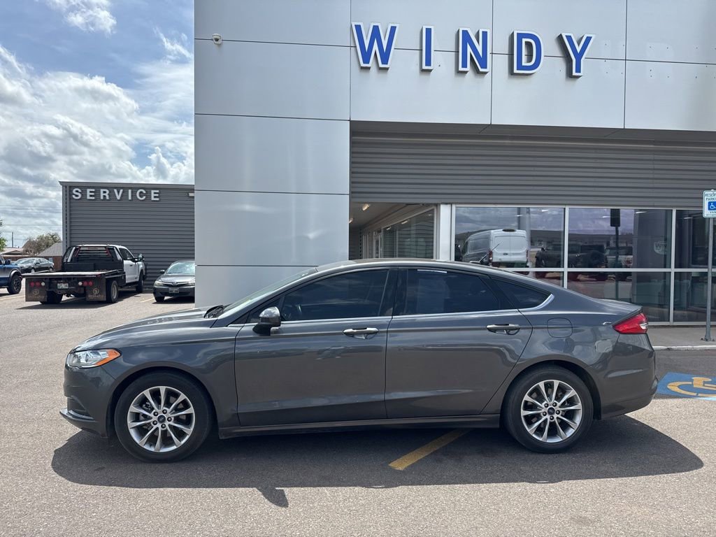 Used 2017 Ford Fusion SE w/ Fusion SE Technology Package FWD image 9