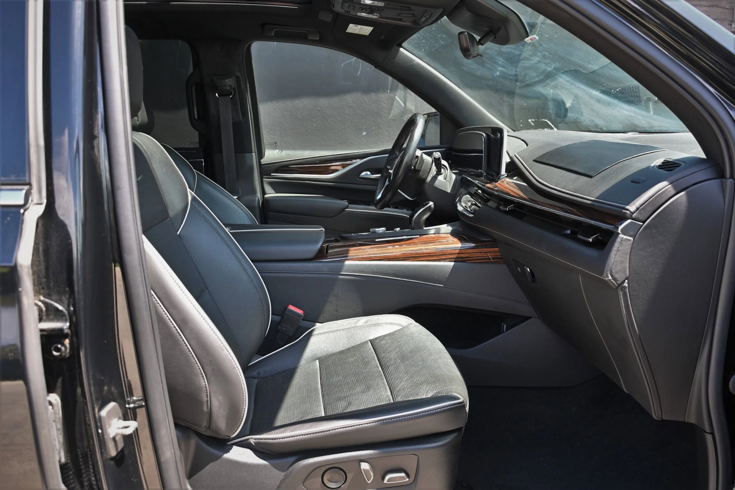 Used 2022 Cadillac Escalade ESV Premium Luxury AWD/4WD image 21