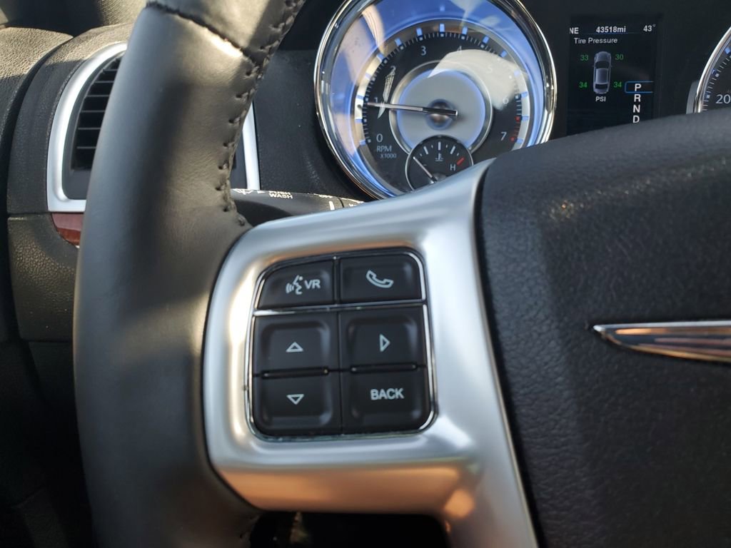 Used 2014 Chrysler 300 w/ Driver Convenience Group image 16