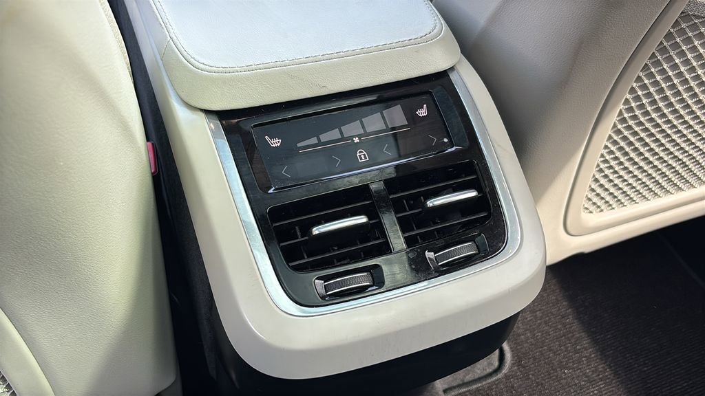 Used 2023 Volvo XC90 B6 Plus w/ Protection Package image 9