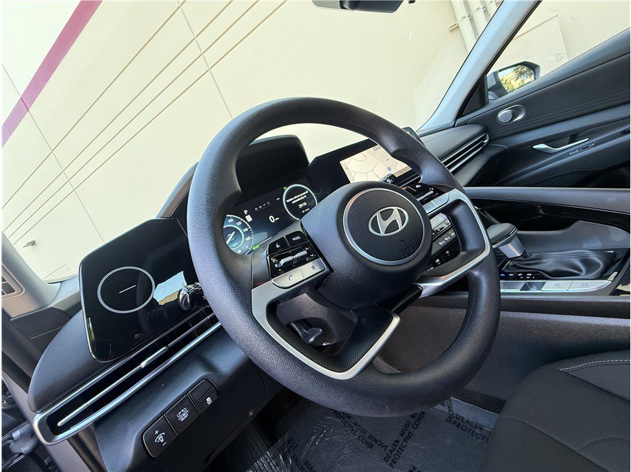 Used 2024 Hyundai Elantra Blue FWD image 8