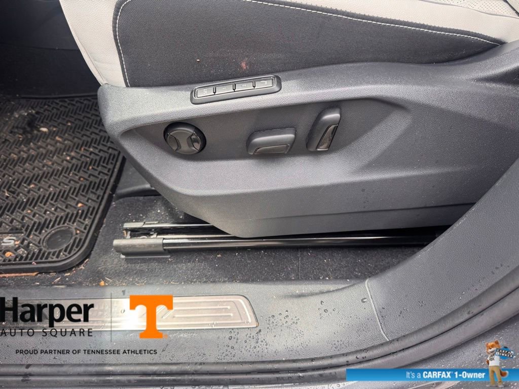 Used 2025 Volkswagen Atlas Cross Sport SEL Premium R-Line AWD/4WD image 18