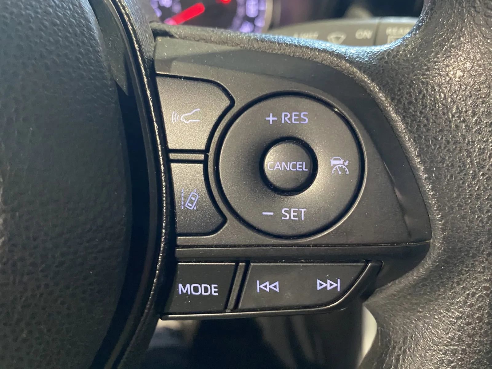 Used 2020 Toyota RAV4 LE image 18