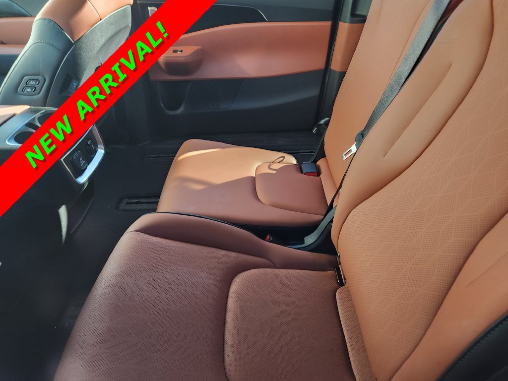 Used 2026 Kia Carnival SX w/ SX Dark Edition Package FWD image 8